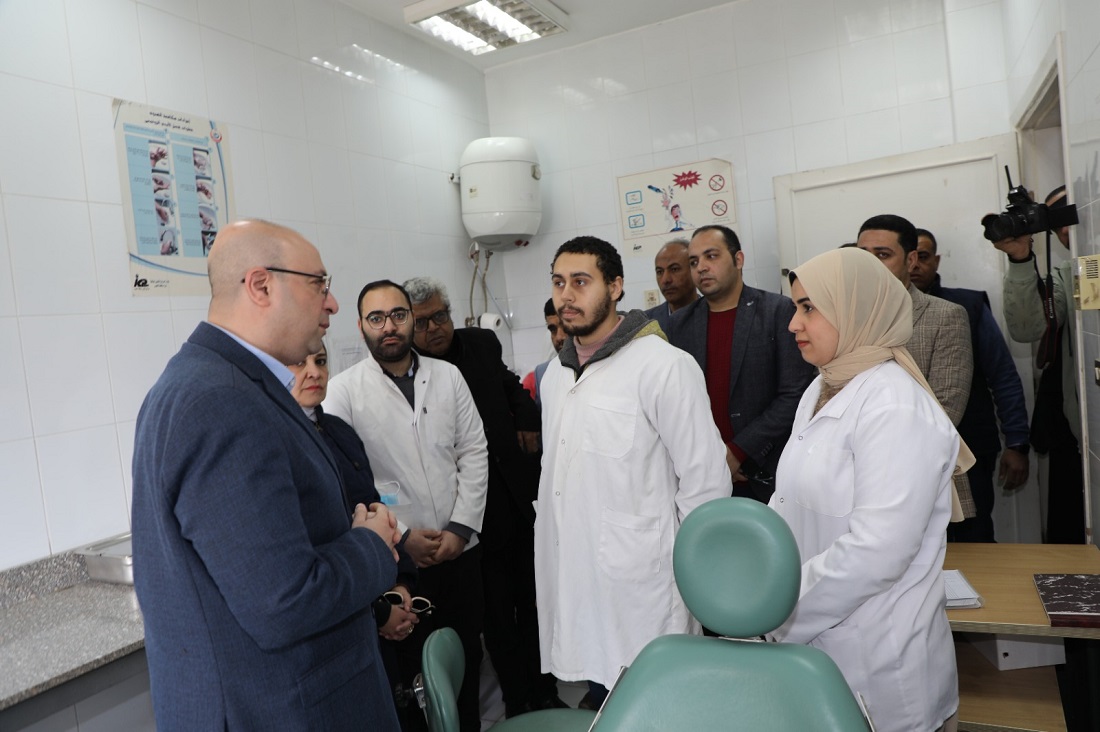 المحافظ يتفقد وحدة طب الأسرة بنزلة حنا